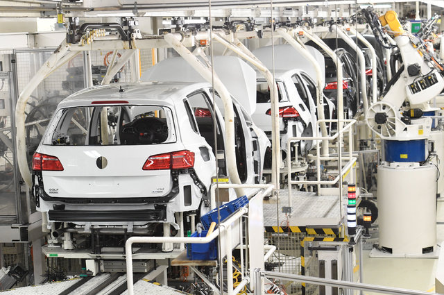 شركات تصنيع السيارات تتخذ إجراءات لموافقة شروط البنك المركزي 