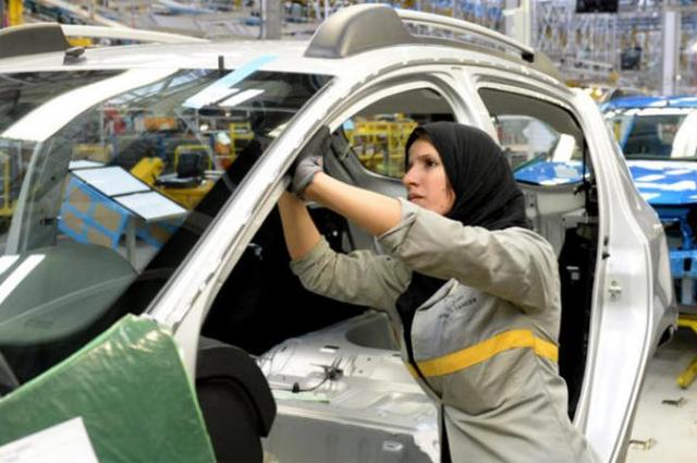 مصر تدرس إقامة مجمع لصناعات السيارات في شرق بورسعيد