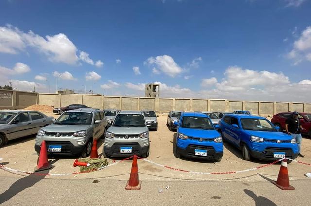 بدل التوك توك : أسطول سيارات سوزوكي اسبريسو لنقل الركاب في حدائق الأهرام