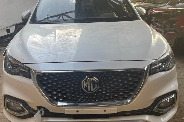 صور لأهم السيارات الحوادث في مزاد 25 مايو بمصر