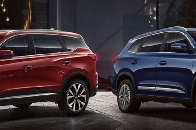 شيري تجدد حجز سياراتها بنفس أسعارها السابقة قبل الزيادة 