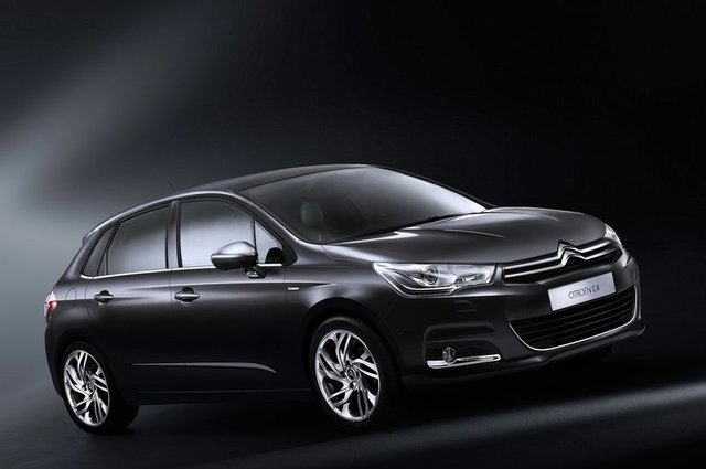 سيتروين مصر تستدعي C3 وC4 لفحص وتغيير الوسائد