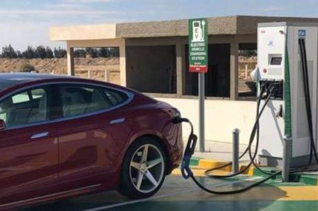 قطاع الأعمال تمد فترة تلقي خطابات إبداء الاهتمام لإدارة شركة محطات شحن السيارات الكهربائية 