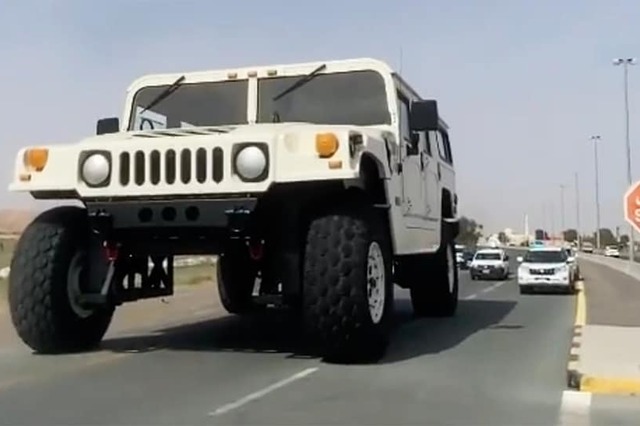 هامر تتحول لأكبر سيارة في العالم في كوكب الإمارات