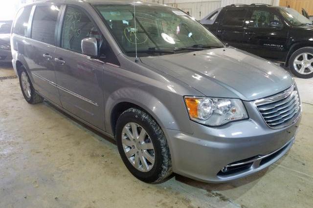 3 سيارات كرايسلر تاون آند كانتري في مزاد جديد