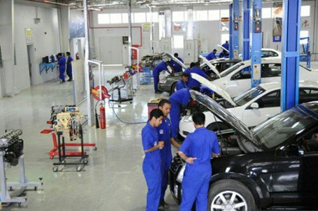 وكلاء السيارات يسارعون لتوفير مراكز خدمة في المحافظات