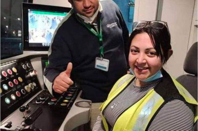 لأول مرة في تاريخ مصر .. بنات يتدربن على قيادة مترو الأنفاق