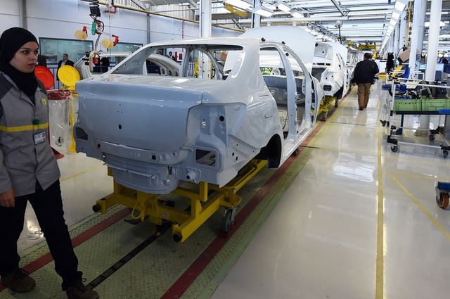 مصر تستهدف تصنيع نصف مليون سيارة والتصدير 