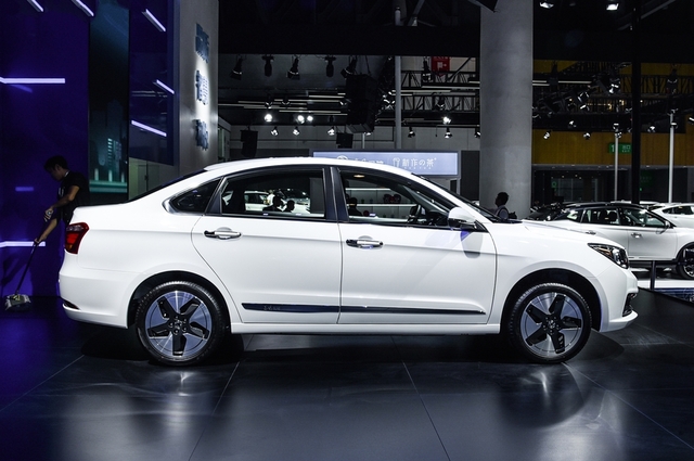 الكشف عن سيارة كهربائية جديدة في مصر قريباً باسم دونج فينج E70S 