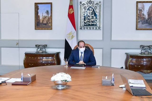 السيسي يطالب بتشجيع اقتناء السيارات الكهربائية