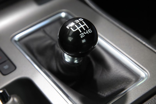 علامات تدل على مشكلة في ناقل الحركة بالسيارة