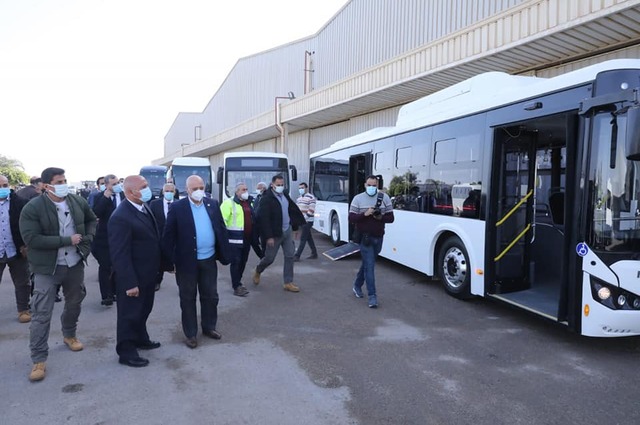 وزير النقل يشاهد الأتوبيسات الغاز والكهرباء في مصنع GB POLO العين السخنة