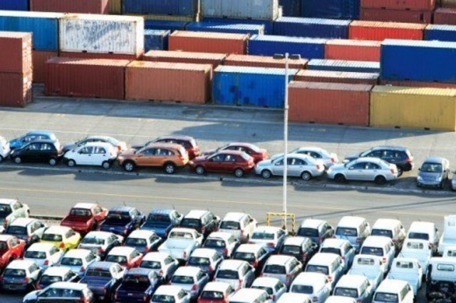 وزارة الصناعة تعلن اشتراطات جديدة للإفراج عن سيارات الركوب بمصر 