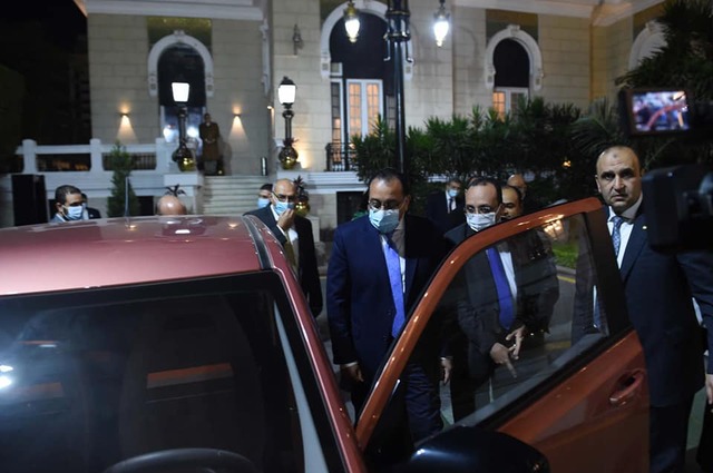 أهم تفاصيل اجتماع مدبولي بالمنصور وجنرال موتورز وقصة السيارة الكهربائية