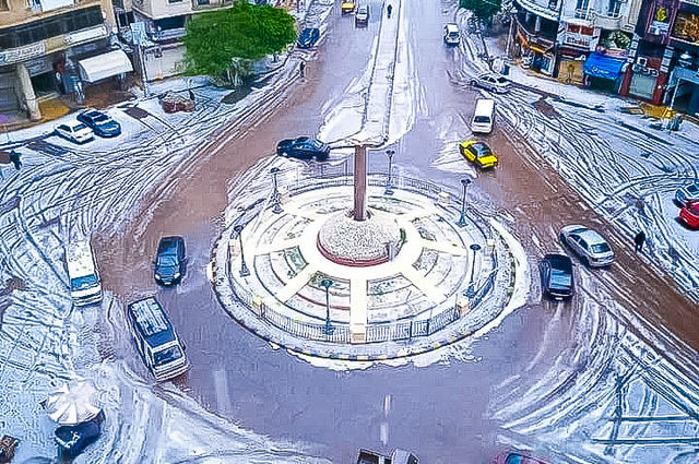 صور نادرة في مصر : الثلوج تغطي شوارع الاسكندرية