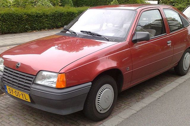 7 سيارات لانسر بومة في مزاد حكومي جديد