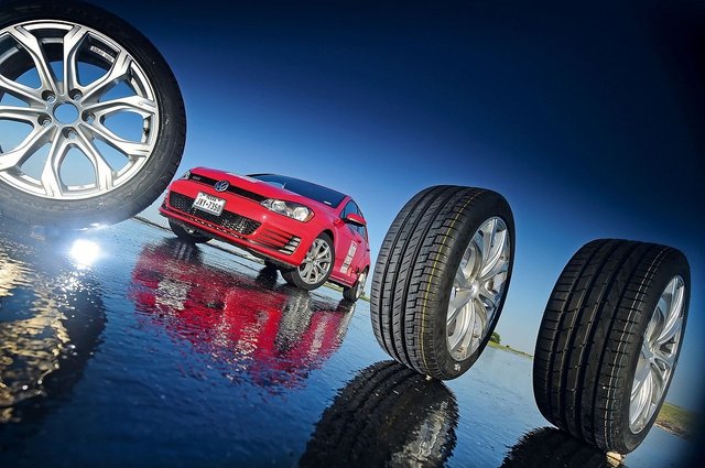 4 إشارات عندما تظهر يجب عليك تغيير اطارات سيارتك !!