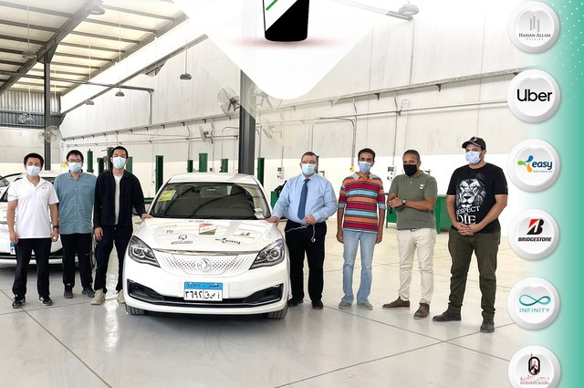 وزارة قطاع الأعمال تؤكد استمرار العمل في مشروع السيارة الكهربائية 