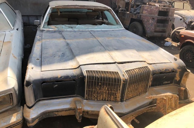 كرايسلر نيويوركر بورجهام موديل 1977 للبيع بمصر