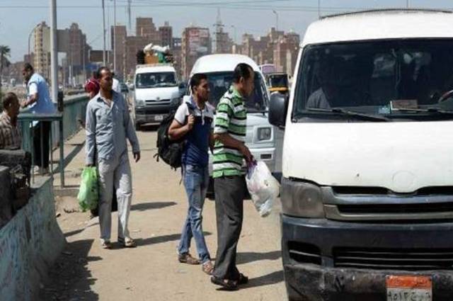 عجائب مصر : ضبط سائقي ميكروباص لجلوسهم على عجلة القيادة 