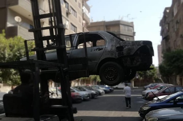 رفع سيارات متهالكة من الطرق في القاهرة وغلق محور الشهيد