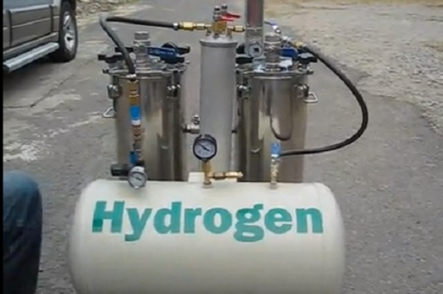 مبتكر مصري يوفر الهيدروجين كوقود للسيارات