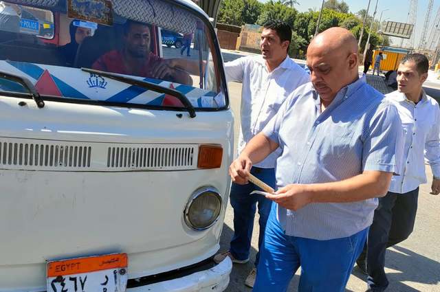 ضبط ٤٥ سيارة مخالفة في الجيزة رفعت تعريفة الركوب
