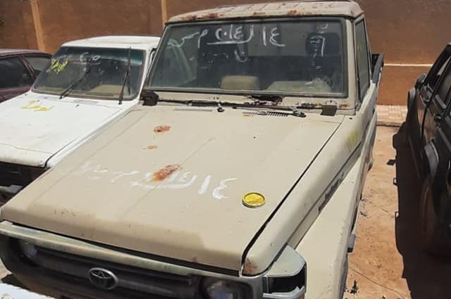 بالصور: شاص وبيك أب وملاكي في مزاد المعادي للتنمية والتعمير