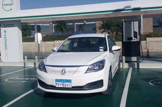 مصر تسعي لتوفير محطات تشحن 6000 سيارة كهربائية في نفس الوقت