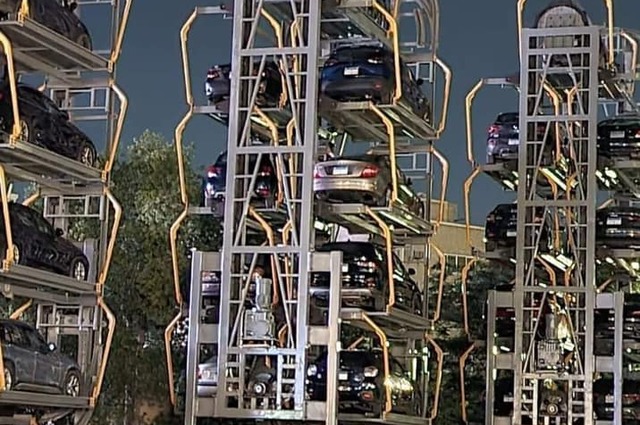 فيديو : جراجات الأسانسير تبدأ الانتشار في مصر