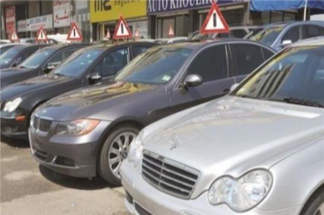 تجار سيارات يجهزون لرفع قضية بسبب نقل معارضهم