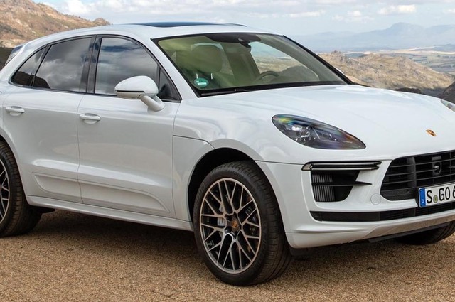 تقديم بورش ماكان 2022 وتايكان الكهربائية في مصر