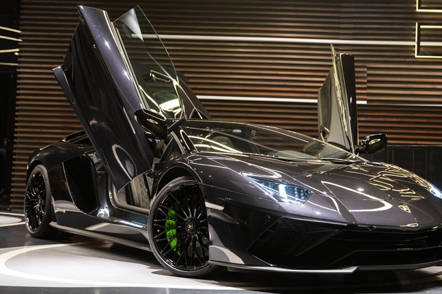 لامبورجيني أفينتادور S رودستر للبيع في مصر