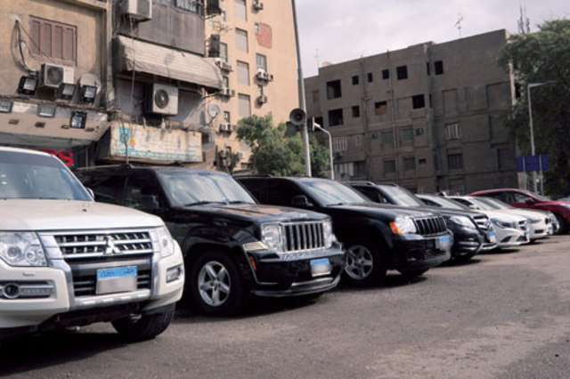 رابطة تجار السيارات تؤكد تواصل أزمة نقل معارض السيارات وتطالب بحل