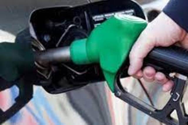 شائعات حول انتشار بنزين مغشوش في مصر 