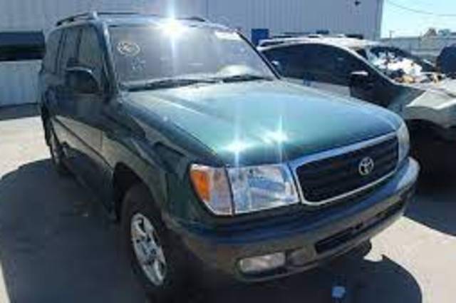 عدد من سيارات تويوتا لاندكروزر في مزاد جديد بمصر 