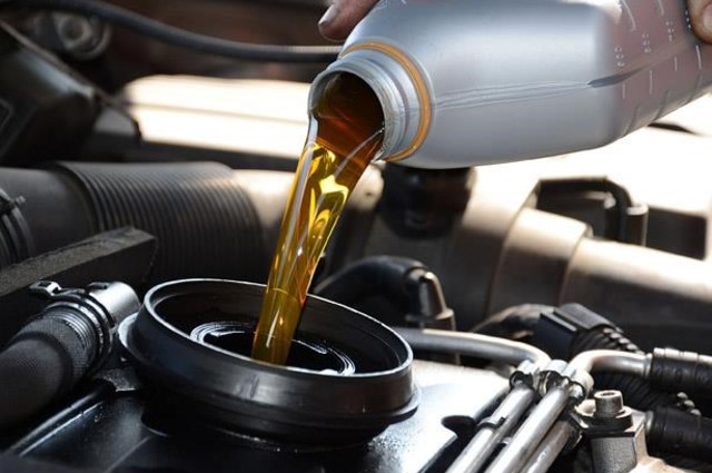 متي يجب تغيير زيت الفتيس ؟ 