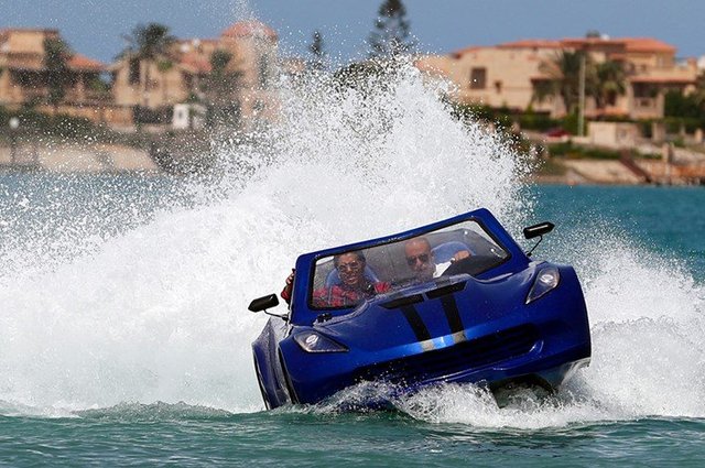 شباب مصري يصنع سيارة تعمل في الماء فقط 