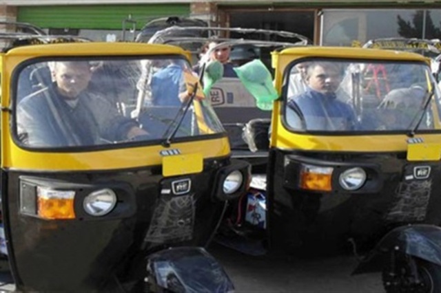 مصر تبدأ تقنين وترخيص التكاتك واحلالها بميني فان