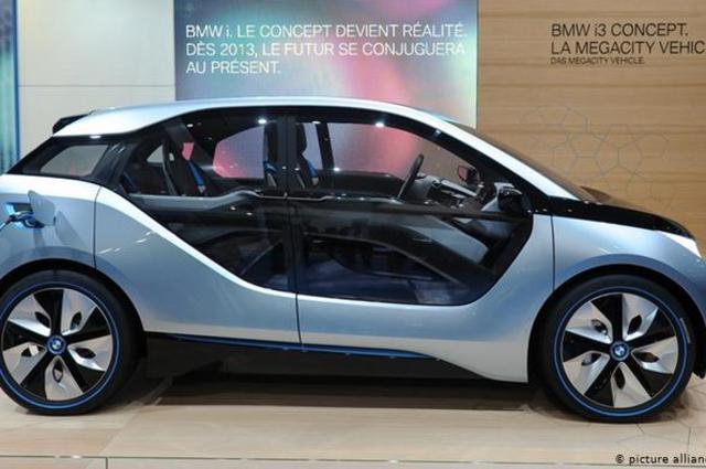 مصر ترخص 43 سيارة كهربائية و31 سيارة غاز طبيعي