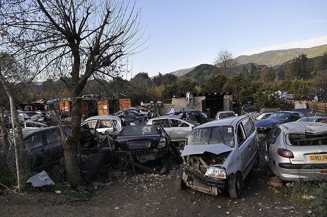 سيارات خردة في مزاد ديوان محافظة السويس