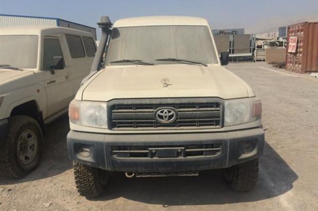 تويوتا لاندكروزر وFJ Cruiser في مزاد جمرك السلوم