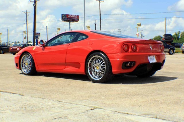 مواصفات فيراري وأودي كواترو في مزاد جمرك الاسكندرية