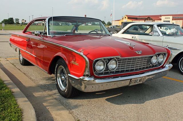 حالة ومواصفات BMW وفورد من الستينيات في مزاد جمرك مطار القاهرة