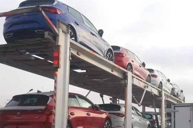 صور لوصول سيات ليون الجديدة لمصر