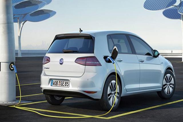 فولكس فاجن مصر تنفي مسئوليتها عن السيارات الكهربائية المستوردة