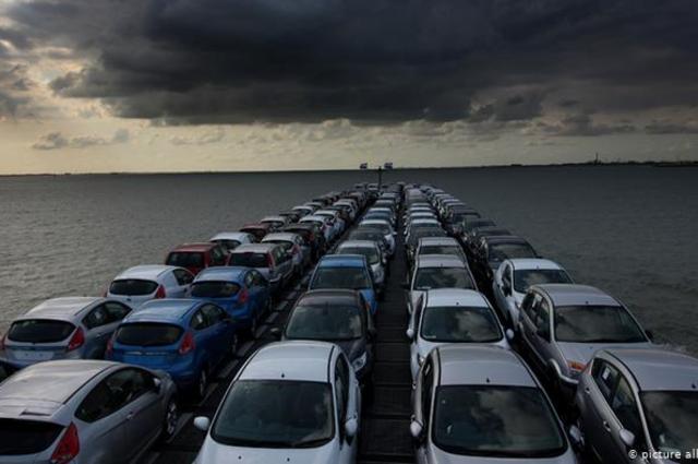 مناقشة قانون شراء سيارات القطاع العام في مصر