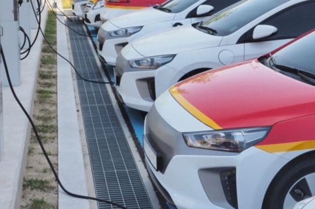 نجاح انتاج السيارات الكهربائية بمصر مرهون بتصنيع بطارياتها