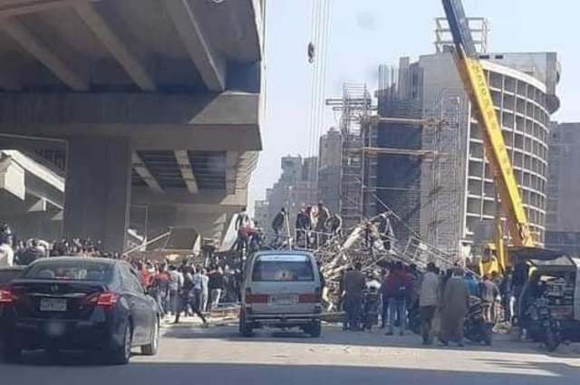 بالصور : انهيار عمود كوبري ترسا على سيارات بالجيزة 