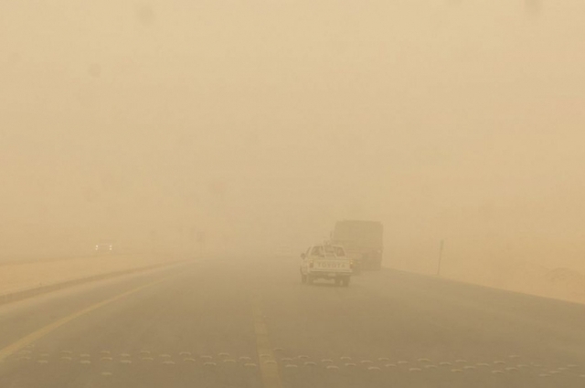 الداخلية تحدد كيفية التعامل مع ظروف القيادة في الرياح الترابية